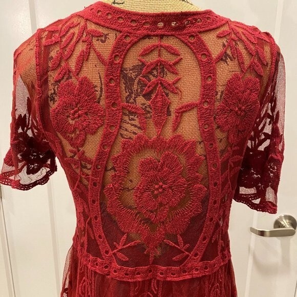 2 PIECE MINI DRESS WITH LONG LACE SHELL COVER IN BURGUNDY SIZE MEDIUM - Picture 11 of 16